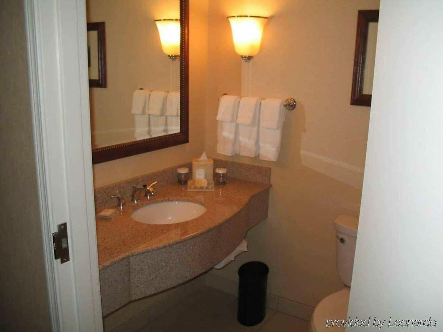 Hilton Garden Downtown 3*